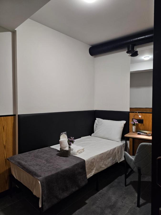 Orion Hostel Erevan Esterno foto